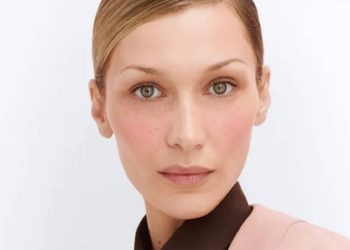 Bella Hadid, primera embajadora global de Prada Beauty