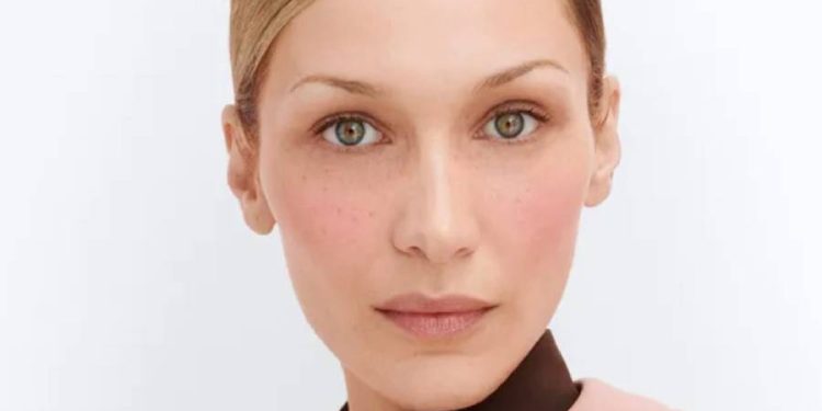 Bella Hadid, primera embajadora global de Prada Beauty