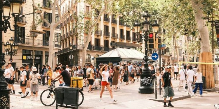 El ocaso de las vitrinas: Por qué el comercio físico se desangra