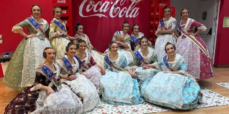 Burbujas de éxito: El impacto de las fallas en Coca-Cola 2026