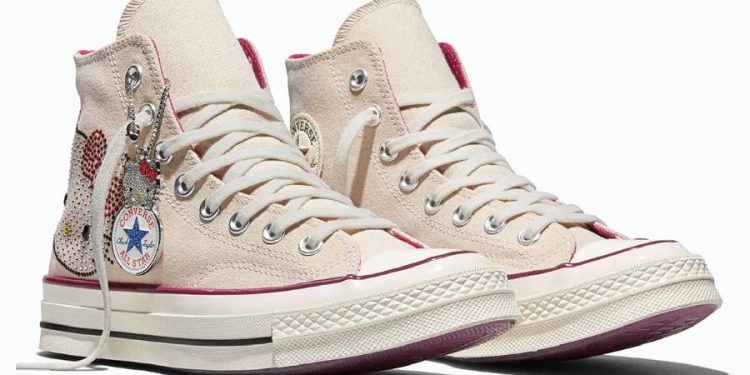 Conversación entre lujo y kawaii: Converse Hello Kitty Swarovski