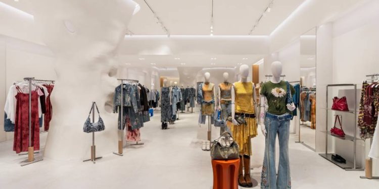 Desigual revoluciona Milán: El nuevo concepto de retail en Italia