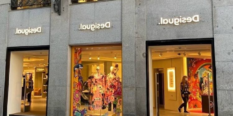 Desigual reinventa el retail en Santiago con su concepto Gaudí