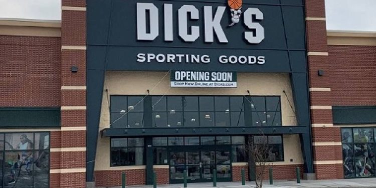 Dick’s vence en ventas pese a caída de beneficios