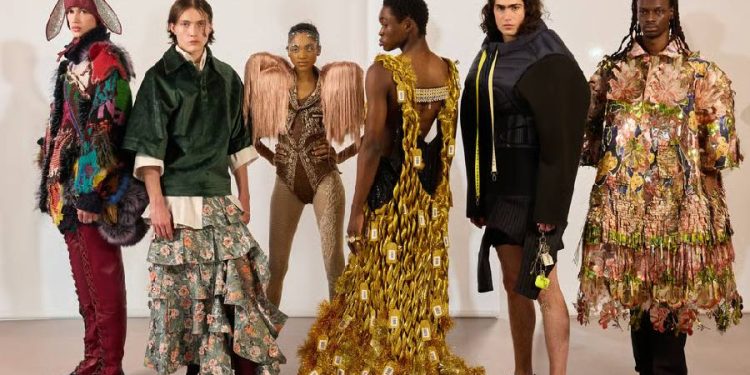 Estilo Venecia y sofisticación parisina cierran la Semana de la Moda