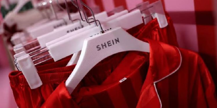 Impacto del petróleo en la moda china: precios de insumos al alza