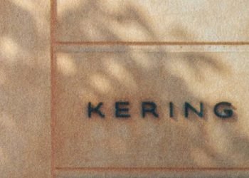 Kering refuerza su producción con un ejecutivo de automoción