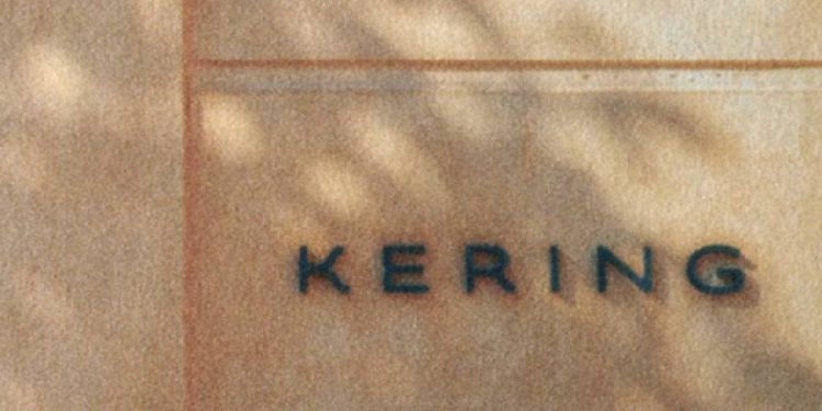 Kering refuerza su producción con un ejecutivo de automoción