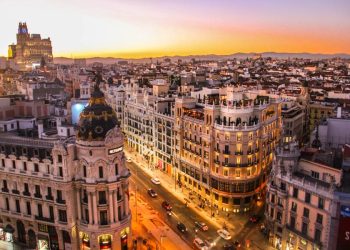 Colombianos apuestan por el exterior en 2026