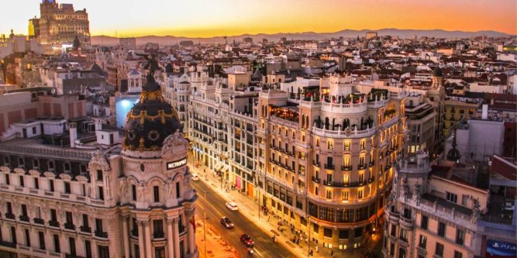 Colombianos apuestan por el exterior en 2026