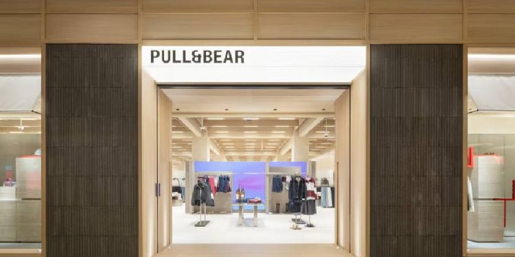Minimalismo urbano consciente: la nueva estética de Pull&Bear