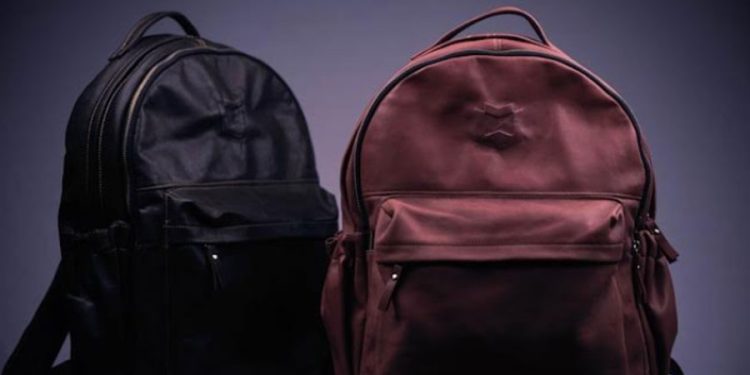 Mochilas escolares negra y vinotinto