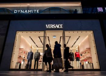 Prada 2025 sube, Versace llega: ventas en alza