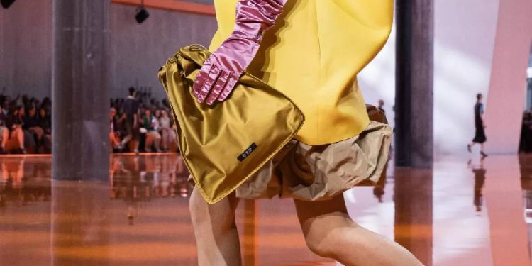 Prada Wish Bag: El nuevo objeto de deseo para la primavera