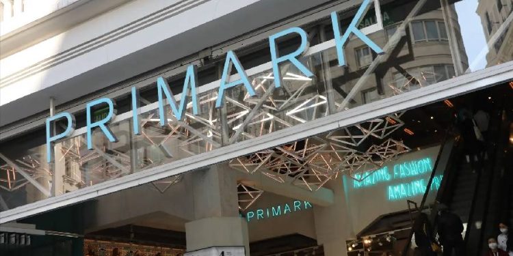 Primark eleva sueldos en Reino Unido y acelera su expansión