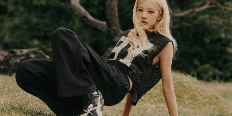 Rosé transforma la nostalgia en retrofuturismo con Puma