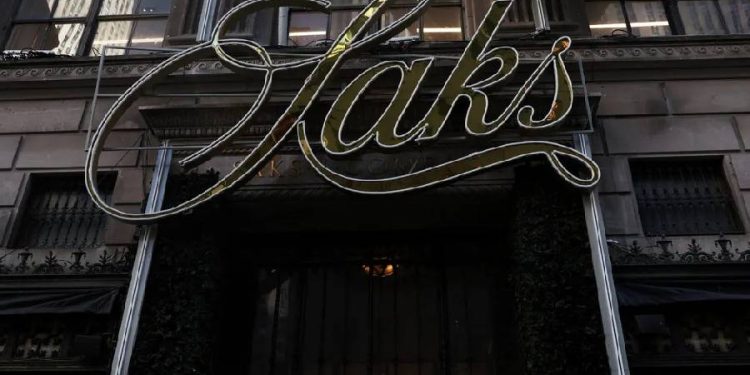 Saks amplía financiación en quiebra con 300 millones