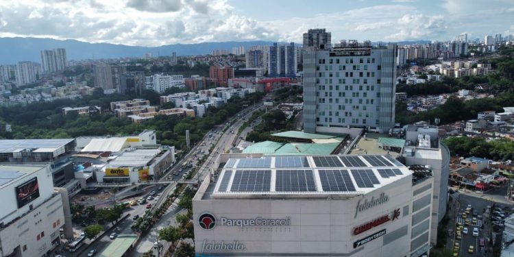 Parque Caracolí impulsa crecimiento con energía solar