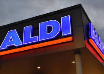 Aldi España rompe su racha de pérdidas pero sigue bajo lupa