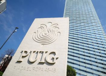 Puig cita a accionistas ante posible fusión con Estée Lauder