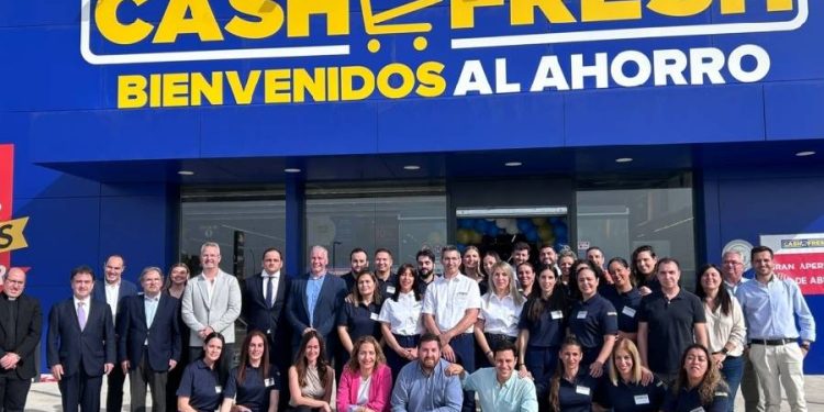 Cash Fresh revoluciona La Carlota: nueva tienda, 21 empleos y energía solar
