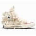 Converse reinventa su estilo clásico con detalles de volantes y bordados románticos