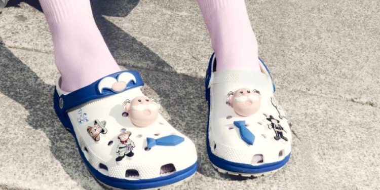 Dr. Simi y Crocs: La colaboración viral que revoluciona el calzado