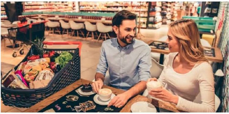 El súper: el restaurante sin mesas que domina el mercado
