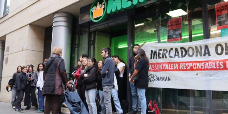 Explosión de supermercados 24 horas en Barcelona y el golpe a Mercadona