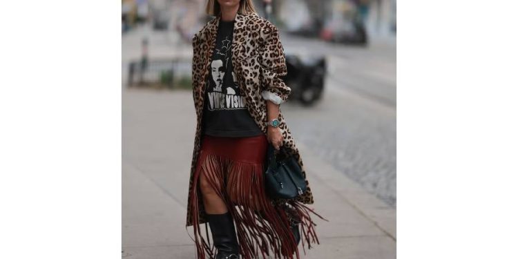 Faldas de ante con flecos: El regreso del Boho Chic en 2026
