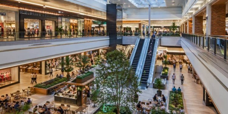 Centros comerciales en Paraguay reducen ritmo y transforman experiencia para atraer consumidores