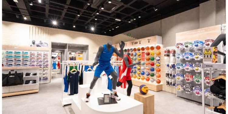 Sports Emotion inaugura en Vitoria sus tiendas más grandes de fútbol y baloncesto