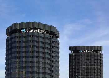 Torres reestructura 70 millones con Caixabank y Santander