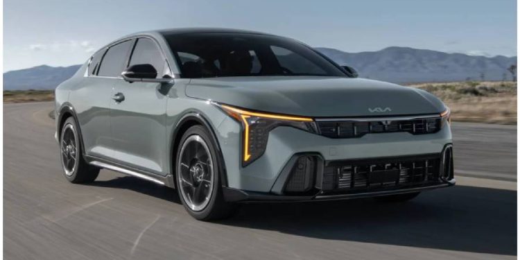 Nuevo Kia K4 llega al mercado para desafiar el liderazgo del Toyota Corolla