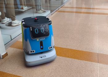 Robots inteligentes transforman la experiencia en Plaza Imperial