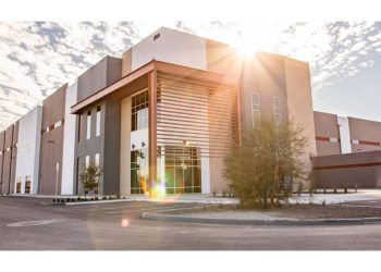 American Eagle alza el vuelo: ingresos suben 9,7% y sale de pérdidas