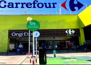 Carrefour acelera la recarga del coche eléctrico en España