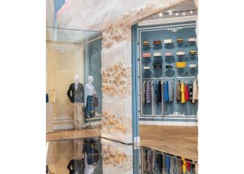 Dior inaugura una tienda inmersiva con diseño de pastel gigante en China
