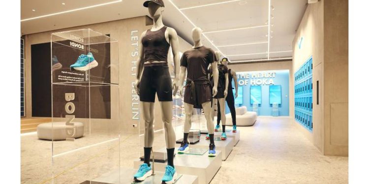El Imperio de HOKA y UGG: Deckers Bate Récords Hacia 2030