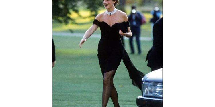 El Little Black Dress: Un siglo del icono que cambió la moda