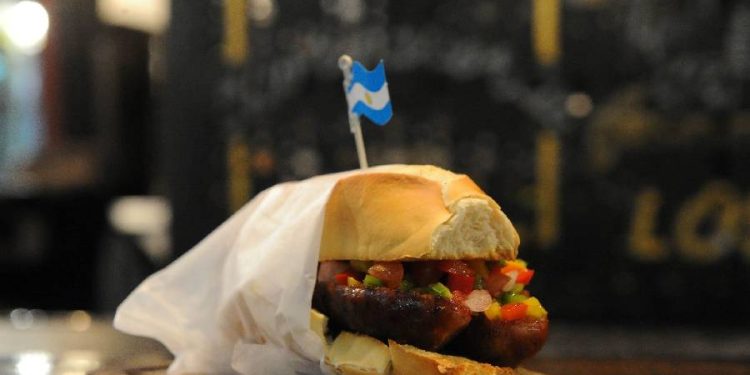 El choripán domina el mundo: Adiós a la hamburguesa