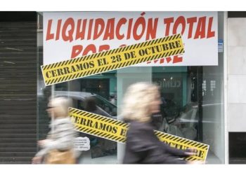 El fin del escaparate: España pierde 20.000 tiendas de ropa