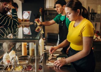 IA en fast food, turnos inteligentes para sobrevivir