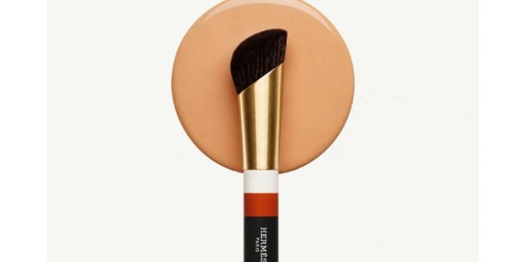 La exclusiva base de maquillaje de Hermès fusiona el cuidado de la piel con un acabado natural