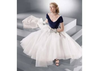 La falda midi blanca de Grace Kelly vuelve con fuerza este 2026