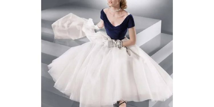 La falda midi blanca de Grace Kelly vuelve con fuerza este 2026