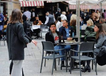 Los españoles mantienen su pasión por bares pese a la inflación
