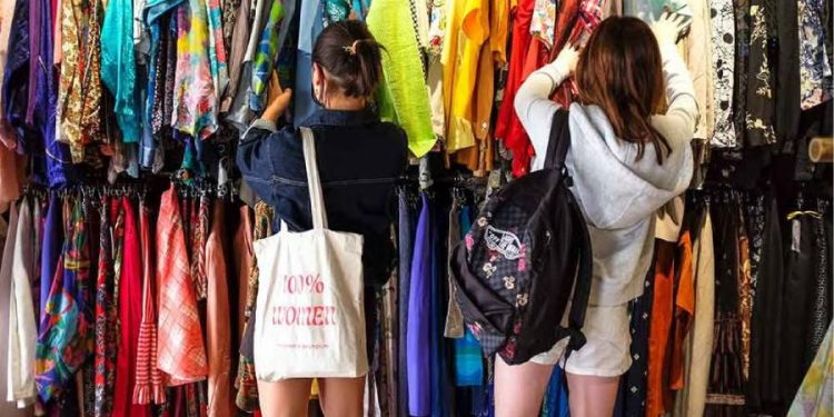 Precios de ropa y calzado en México se frenan en mayo