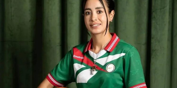 Katia Itzel García se convierte en la nueva imagen de Reebok con su estilo retro