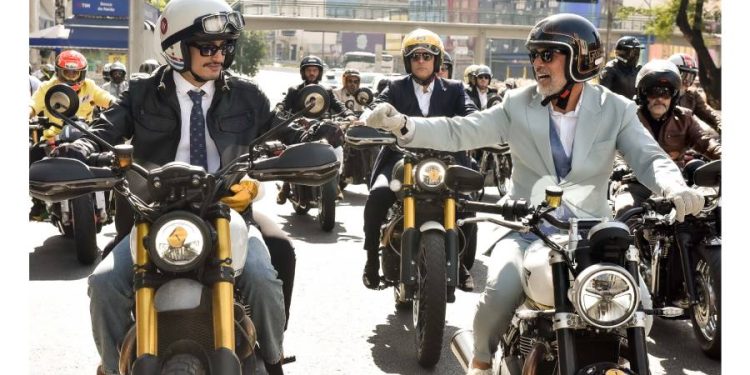 Triumph Motorcycles lidera caravana solidaria de motociclistas elegantes DGR Santiago 2026